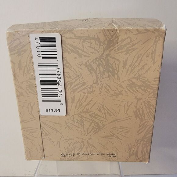 Hallmark Keepsake Porcelain Ornament 1995 Away In A Manger NIB - Picture 2 of 5